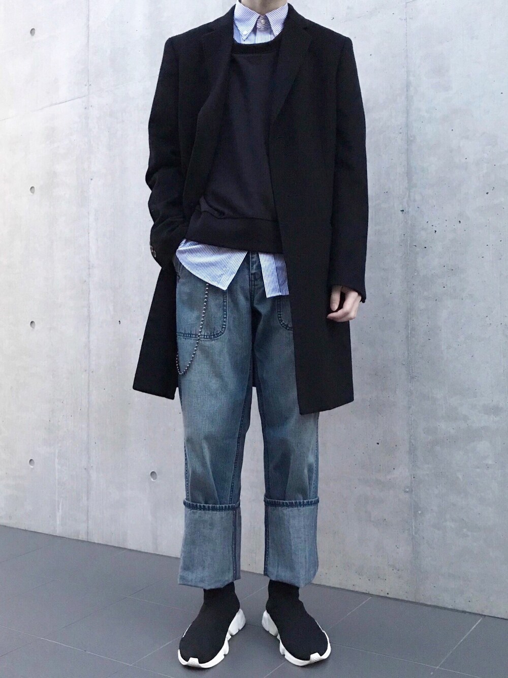 「BALENCIAGA」｜「BALENCIAGAのアイテム（スニーカー、ブラック系）」を使った、みずきさん（メンズ・170cm）の春コーディネートの1枚目の写真