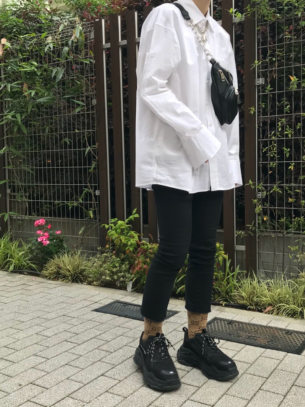 「#BALENCIAGA、GUCCI」｜「BALENCIAGAのアイテム（スニーカー、ブラック系）」を使った、みずきさん（メンズ・170cm）の夏コーディネートの1枚目の写真