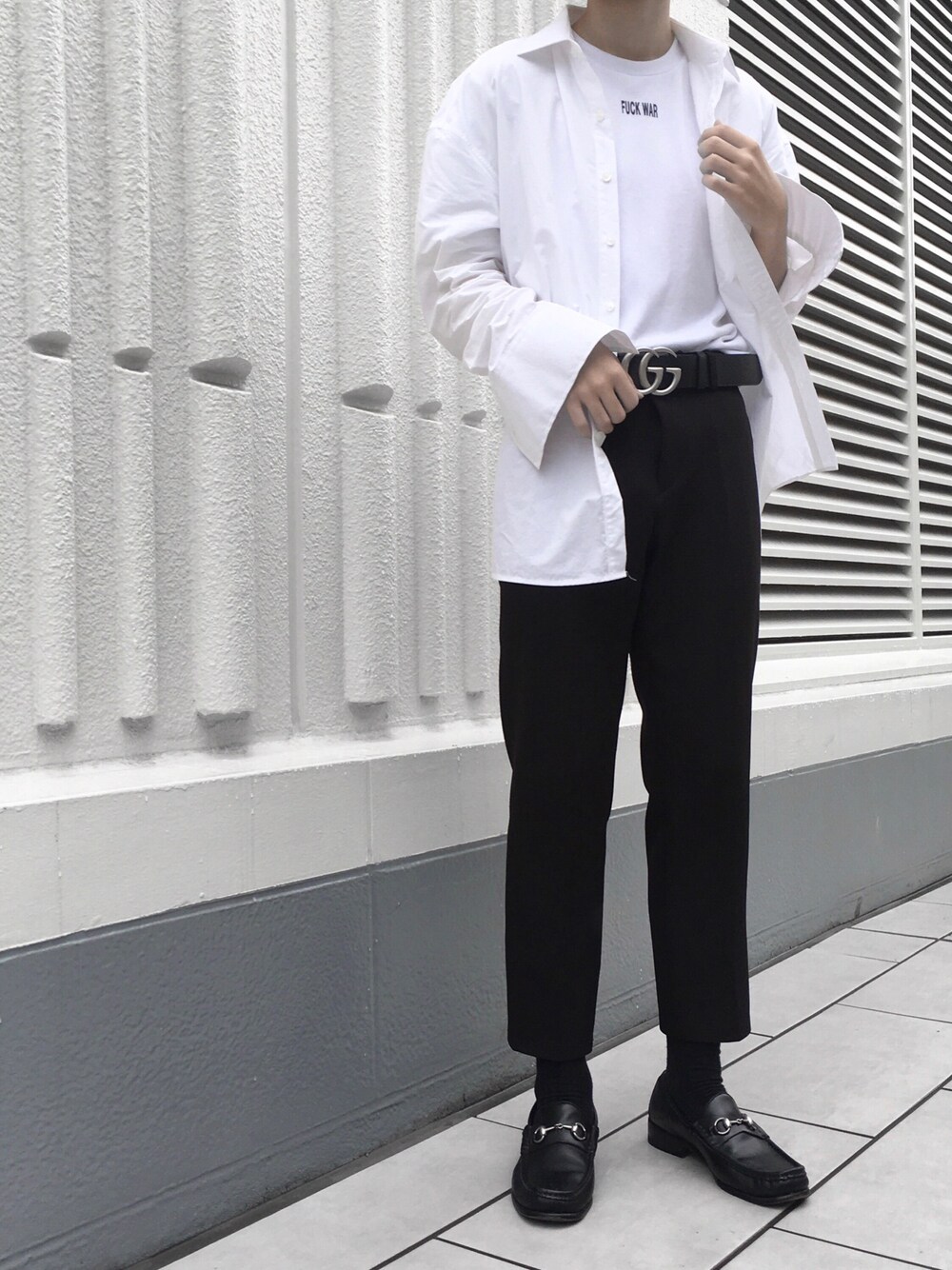 「alyx、GUCCI、シャツスタイル、シャツ、キレイめ、きれいめコーディネート、シンプル、ビッグシルエット」｜「GUCCIのアイテム（ベルト、シルバー系）」を使った、みずきさん（メンズ・170cm）の秋コーディネートの1枚目の写真