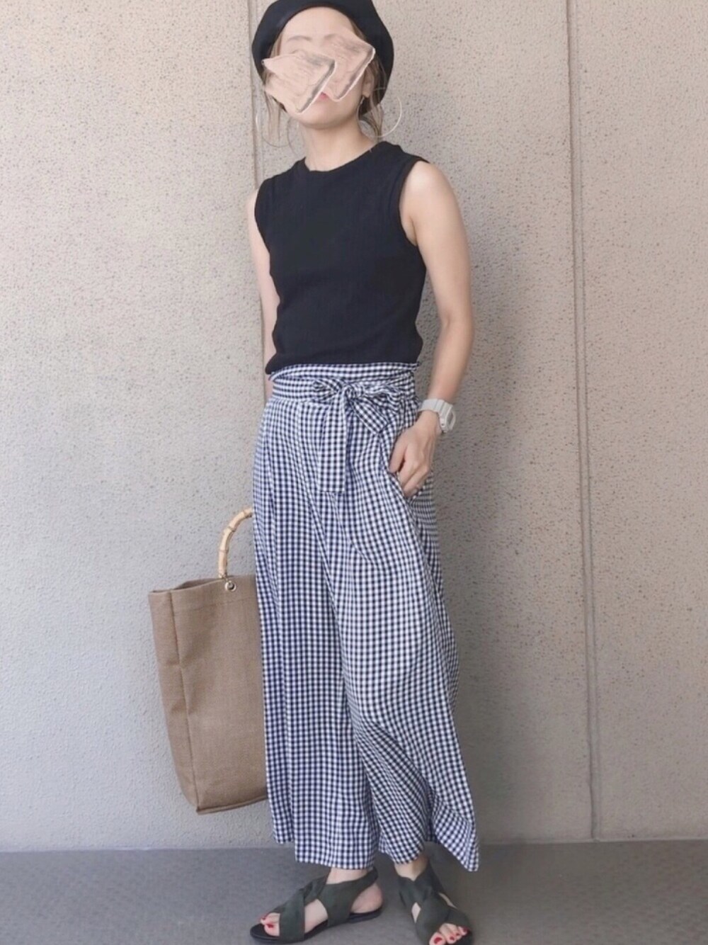 「ママコーデ、低身長、夏コーデ、大人カジュアル、プチプラコーデ、モノトーン、ノースリーブ、チェックパンツ、おしゃれさんと繋がりたい」｜「GUのアイテム（タンクトップ、ブラック系）」を使った、𝚜𝚊𝚢𝚊さん（レディース・152cm）の夏コーディネートの1枚目の写真