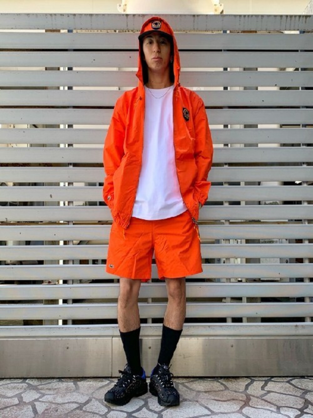 「LACOSTE」｜「LACOSTEのLACOSTE × BEAMS / 別注 ナイロン ショーツ（その他パンツ、オレンジ系）」を使った、BEAMS MENさん（メンズ・178cm）の春コーディネートの1枚目の写真