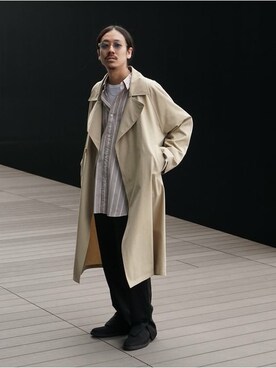 「スリットパンツ」｜「アイテム（トレンチコート）」を使った、BEAMS MENさん（メンズ・169cm）の冬コーディネート