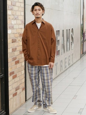 「別注スニーカー」｜BEAMS MENさん（メンズ・180cm）の春コーディネート