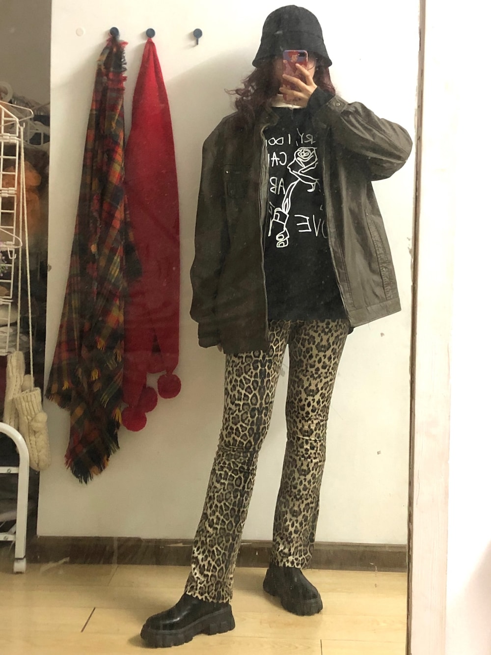 「jouetieのイージーフィットフレアパンツ（その他パンツ、その他）」を使った、ﾀﾝﾀﾝﾀﾝﾀﾝさん（レディース・165cm）の冬コーディネートの1枚目の写真