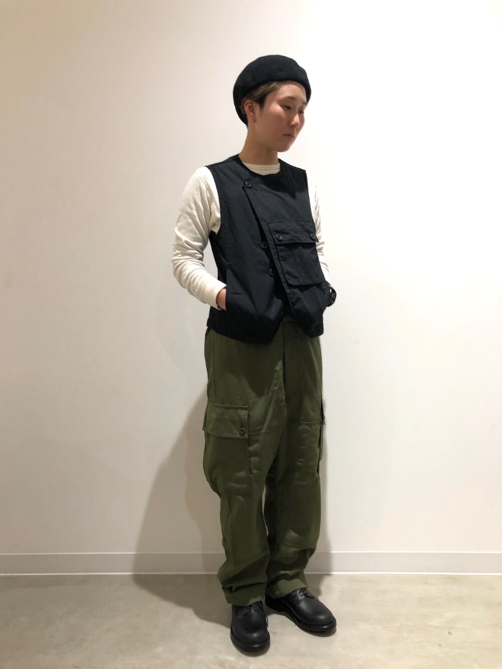 「snowpeak、snowpeakapparel、takibi、焚火、春コーデ、カジュアルコーデ、キャンプ、古着、オーバーオール、難燃性」｜「Snow Peakのベンタイル ベスト（ベスト、ブラック系）」を使った、Yamamoto"snowpeakさん（レディース・160cm）の冬コーディネートの1枚目の写真