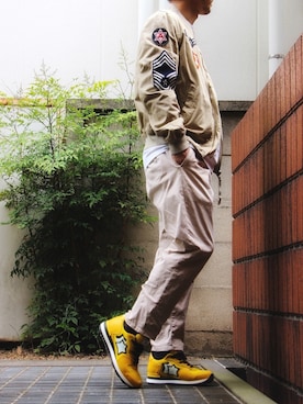 「アイテム（スニーカー、イエロー系）」を使った、アトランティックスターズさん（メンズ・162cm）の春コーディネート