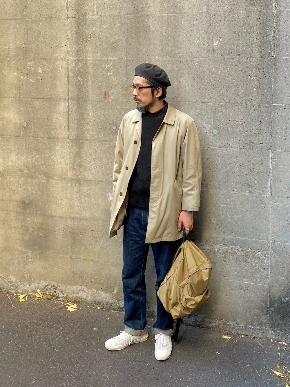 「バーバリー、エルベシャプリエ、古着、古着MIX、古着コーデ、カジュアルコーデ、きれいめカジュアル、おしゃれさんと繋がりたい、古着好きな人と繋がりたい、ステンカラーコート」｜「BURBERRYのアイテム（ステンカラーコート、ベージュ系）」を使った、ヤギハシカズヒロさん（メンズ・181cm）の冬コーディネートの1枚目の写真