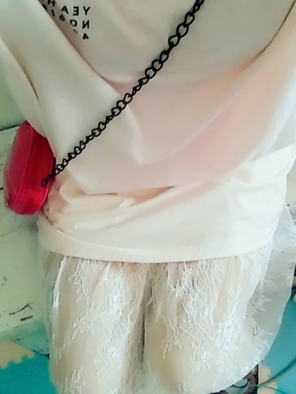 「WEGOのアイテム（スカート、ホワイト系）」を使った、Kuniko Wongさん（レディース・155cm）の春コーディネートの1枚目の写真