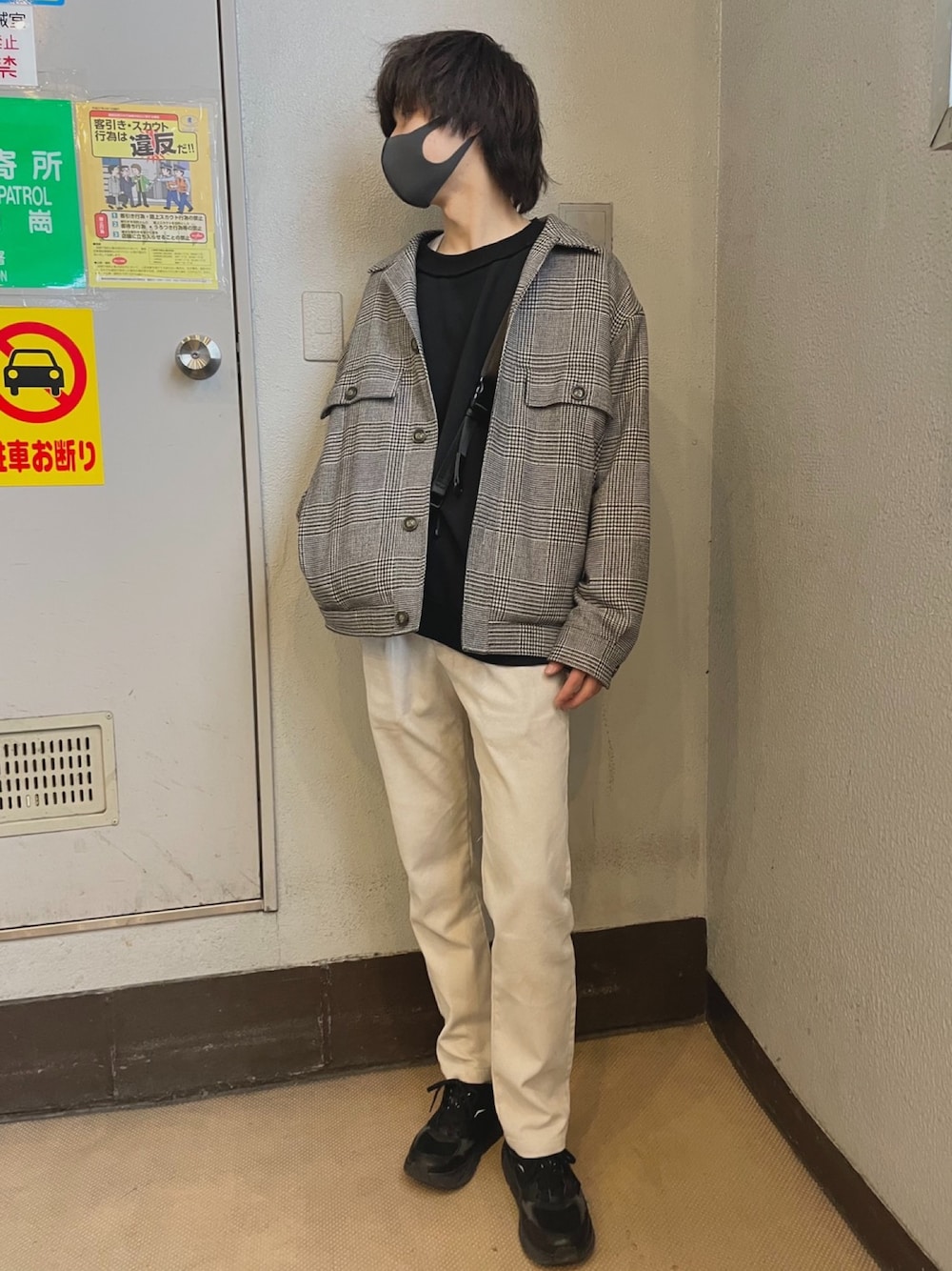 「休日コーデ、今日のコーデ、大人カジュアル、スニーカーコーデ、ホワイト、スウェット、チョコ色に染まれ、シンプルコーデ、大人コーデ、チェック」｜「niko and...のアイテム（ジャケット/アウター、グレー系）」を使った、enoseさん（メンズ・175cm）の冬コーディネートの1枚目の写真
