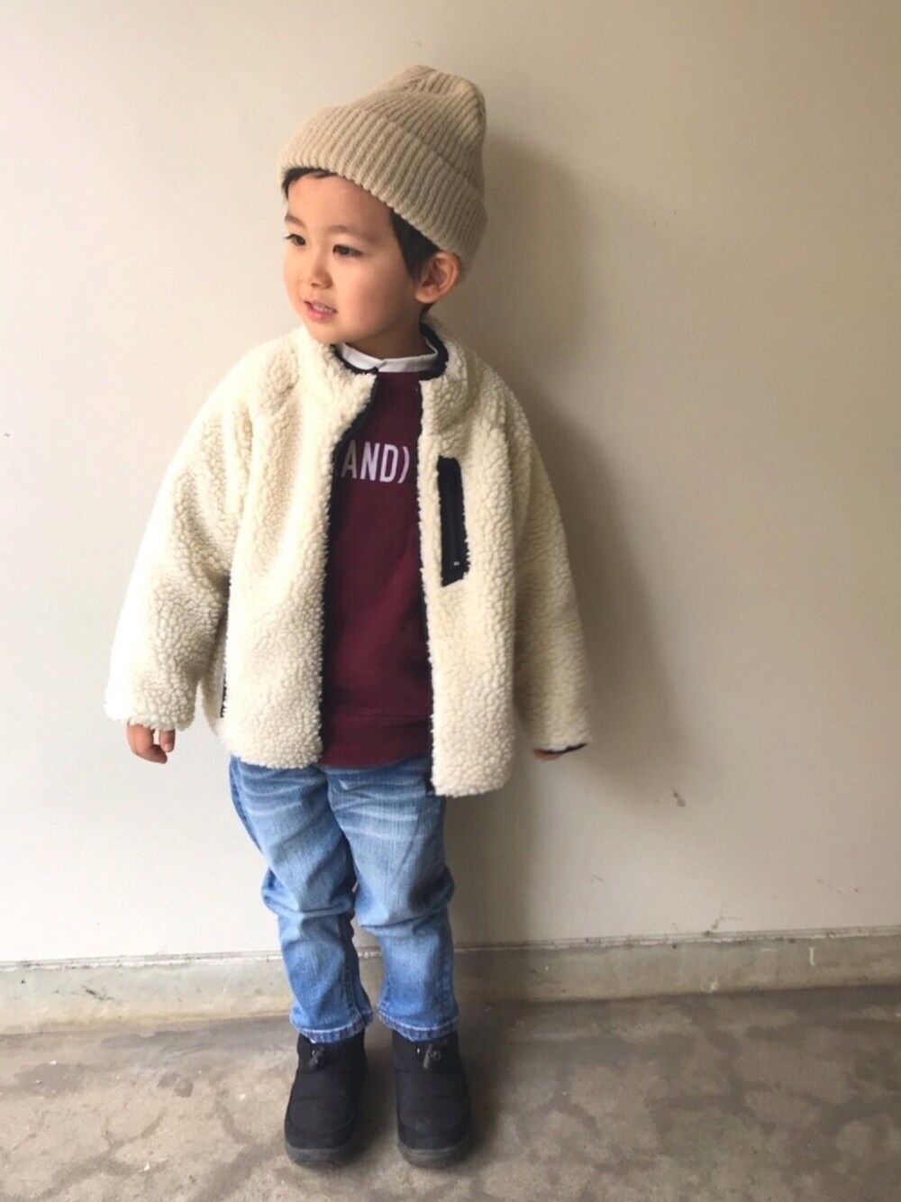 「2018マイベストコーデ、おとこのこ、3歳、ボアジャケット、デニム、フリークスストア、こどもビームス、ニット帽」｜「こども ビームスのARCH&LINE / (AND) スウェット プルオーバー (95～135cm)（スウェット、レッド系）」を使った、KG☻さん（キッズ・100cm）の冬コーディネートの1枚目の写真