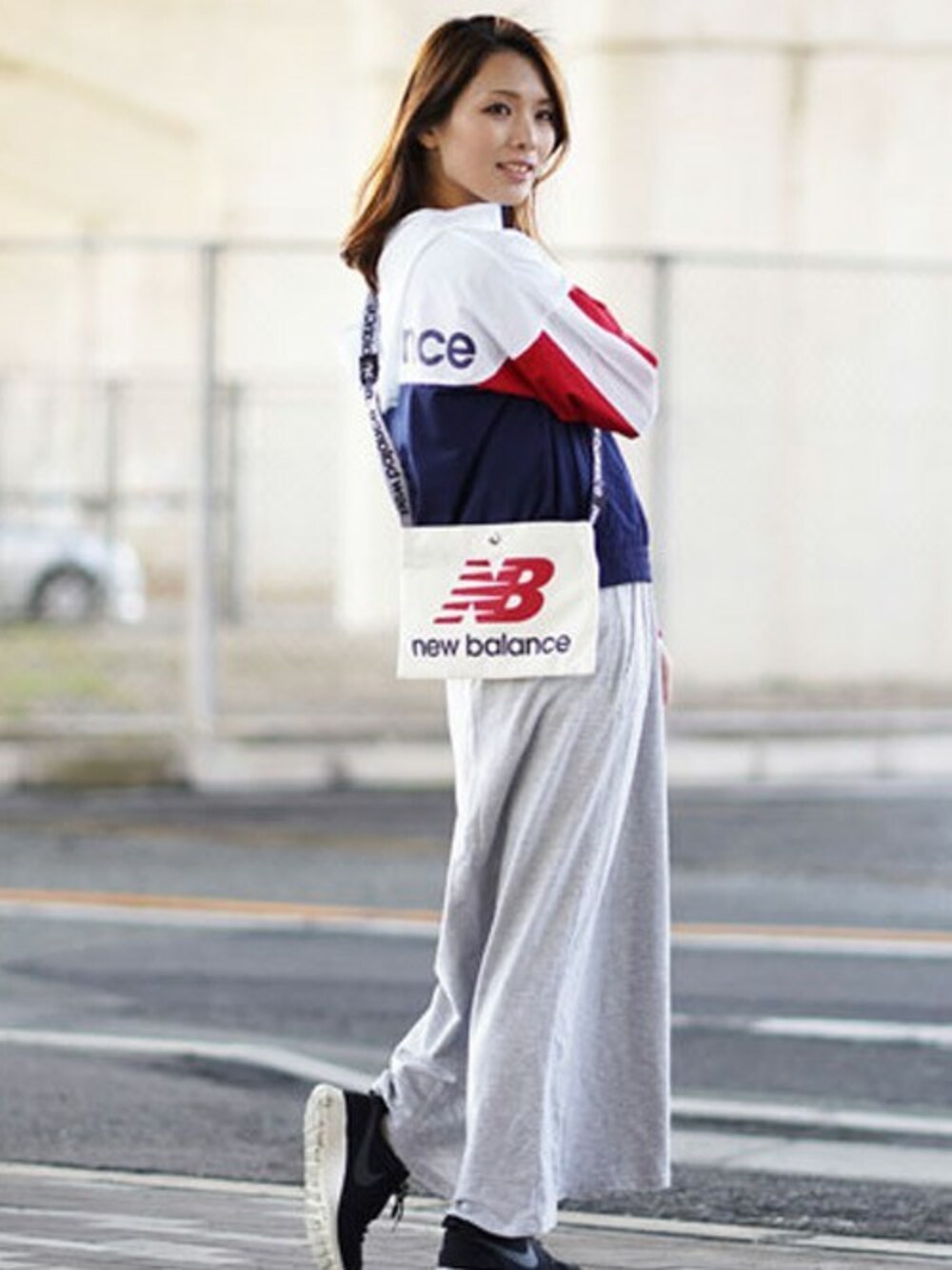 「New Balance、ウィンドブレーカー、トートバック、ユニセックス、バックプリント、ワークアウト」｜「NEW BALANCEのNBアスレチックウィンドブレーカージャケット（その他アウター、ホワイト系）」を使った、active queen staffさん（レディース・162cm）の冬コーディネートの1枚目の写真