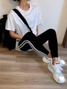 「UNIQLO（ユニクロ）のアイテム（Tシャツ/カットソー、ホワイト系）」を使った、smnoootdさん（レディース・160cm）の夏コーディネート