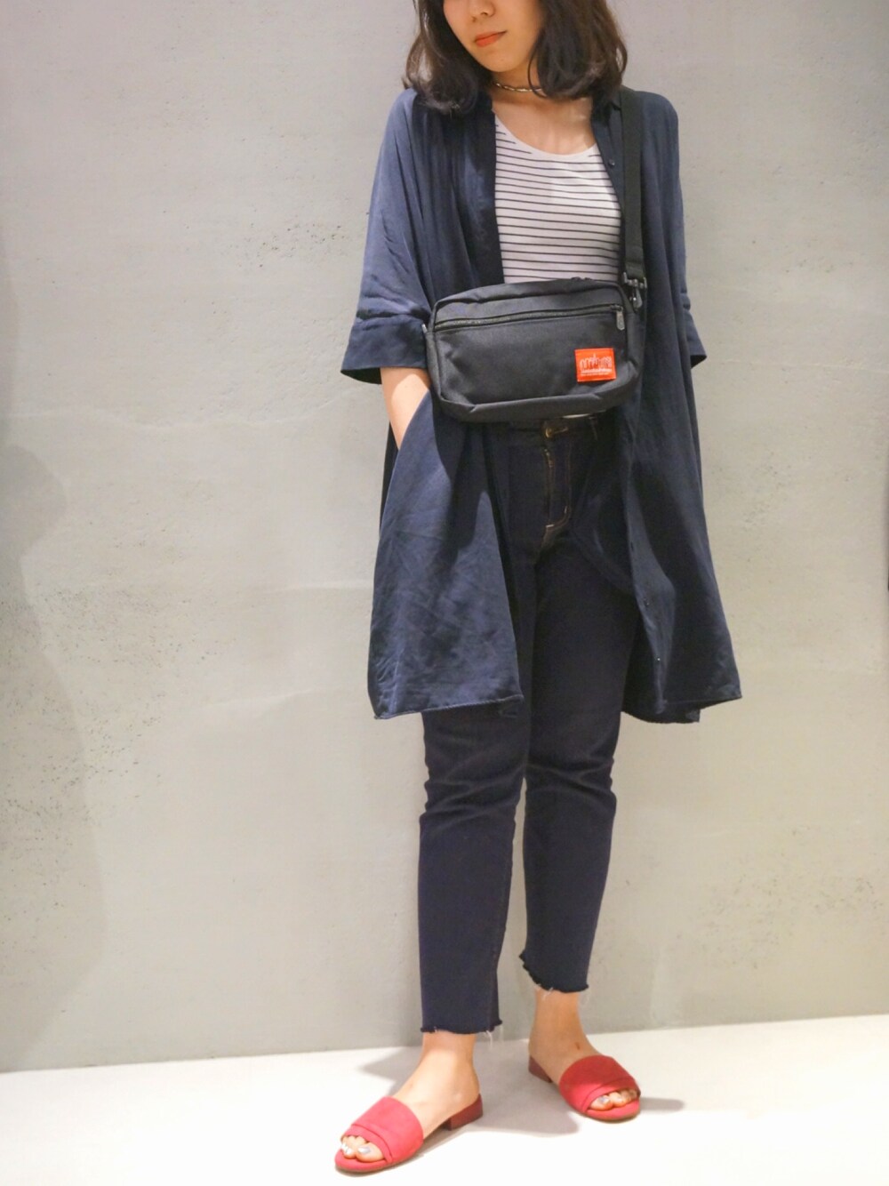「Manhattan Portage、デニムパンツ、大人カジュアル、カジュアルコーデ、ZARA、ユニクロ、無印良品、ootd、夏、ボーダー」｜「Manhattan PortageのJogger Bag（ショルダーバッグ、ブラック系）」を使った、Ayaka Taniguchiさん（レディース・161cm）の春コーディネートの1枚目の写真