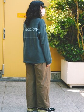 Ayaka Taniguchi使用「Manhattan Portage（[MANHATTAN PORTAGE/マンハッタンポーテージ] ロングスリーブプリントTシャツ/バックロゴプリント/ビッグシルエット）」的時尚穿搭