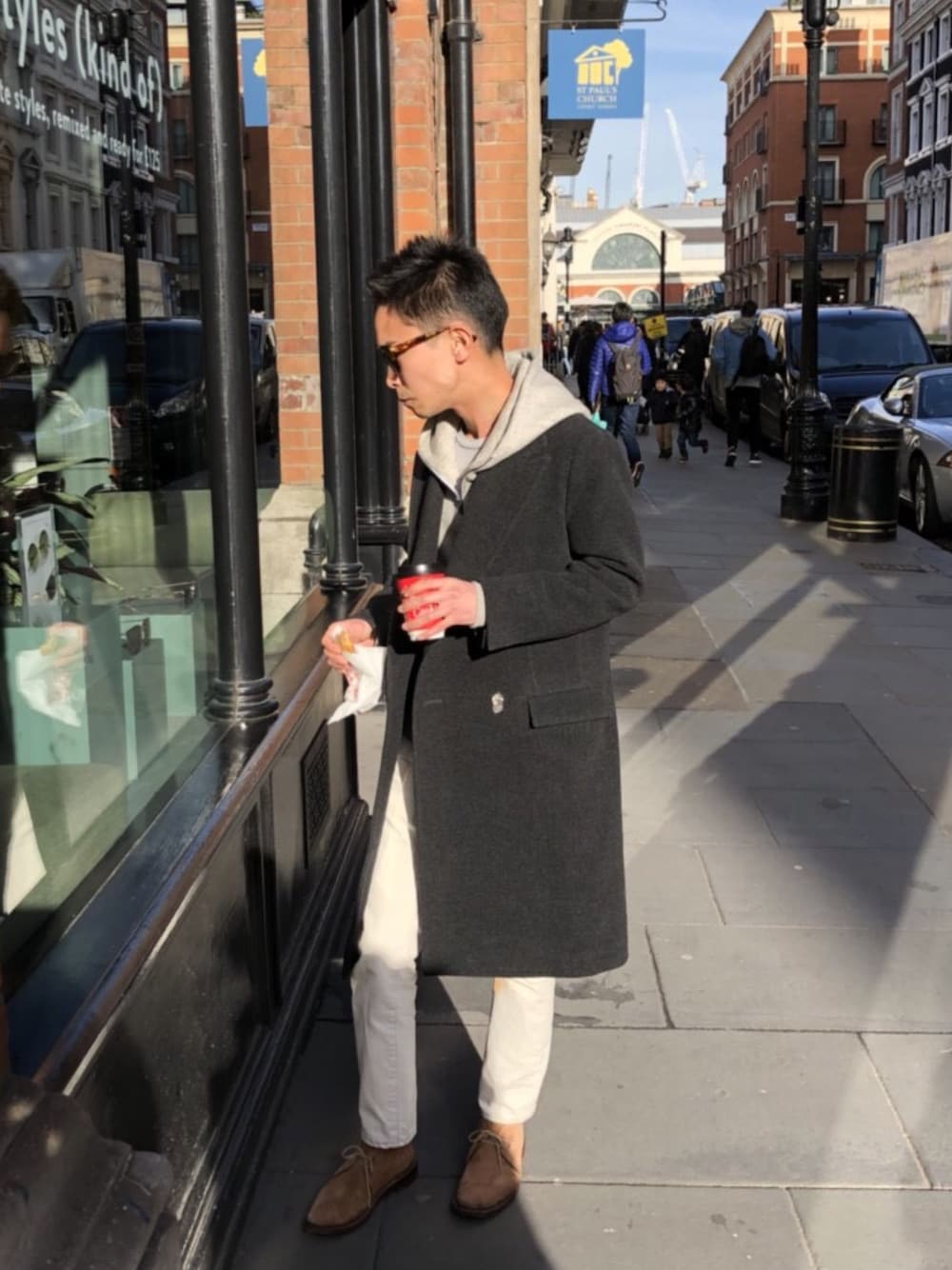 「winter#window shopping#london#coffee#morning」｜「ALDENのアイテム（ブーツ、ベージュ系）」を使った、c.seijiさん（メンズ・165cm）の夏コーディネートの1枚目の写真