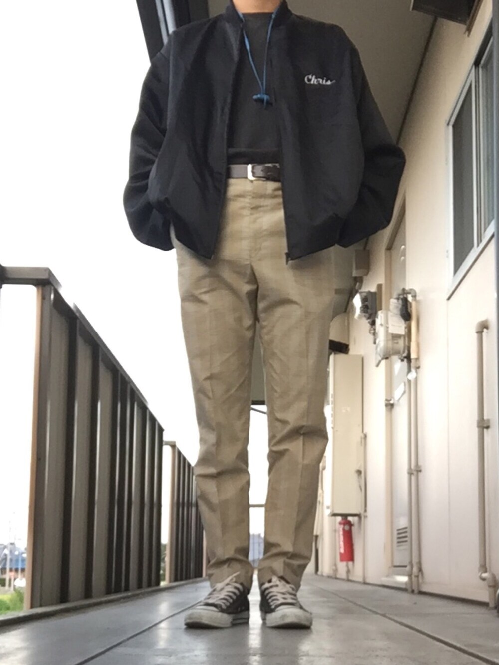 「秋コーデ、美容学生、古着」｜「H&Mのアイテム（Tシャツ/カットソー、グリーン系）」を使った、足立 悠輔さん（メンズ・173cm）の秋コーディネートの1枚目の写真