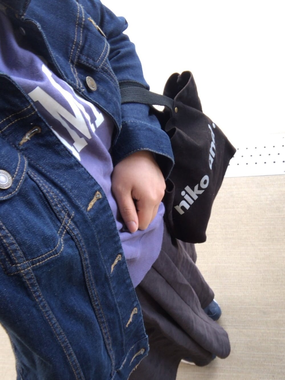 「リーボックラブ、ポンプフューリー、スニーカー好き！、ぽっちゃり、ラクチンコーデ、ぽっちゃりコーデ、着たいものを着る、ぽっちゃりでもおしゃれしたい！、おしゃれさんと繋がりたい」｜「HoneysのＧジャン（デニムジャケット、ブルー系）」を使った、erer6さん（レディース・159cm）の春コーディネートの1枚目の写真