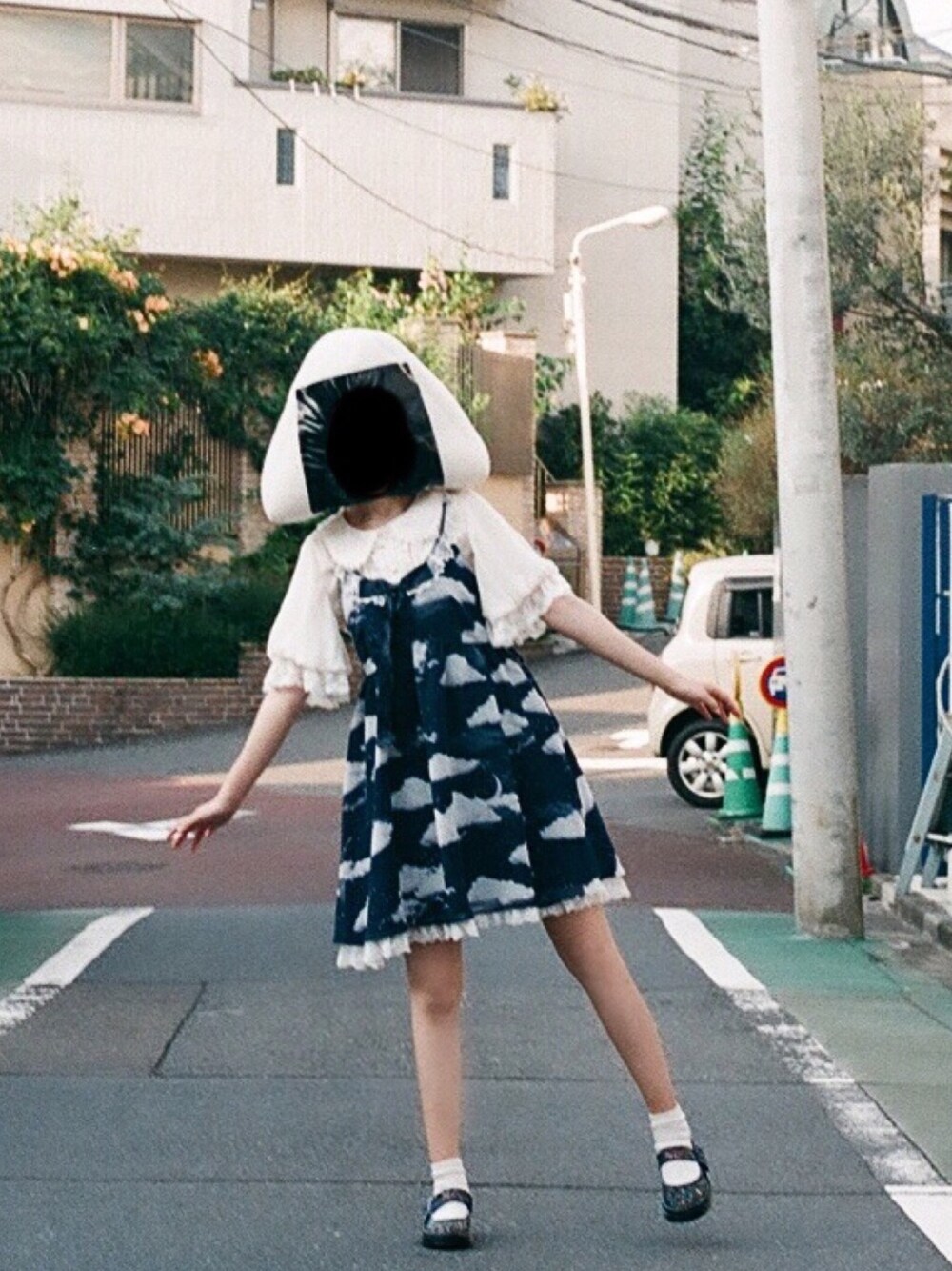 「原宿、Misty Sky、グリッターストラップシューズ、merry jenny、メリージェニー、Angelic Pretty」｜「Angelic Prettyのアイテム（ジャンパースカート、ブルー系）」を使った、shiyuriさん（レディース・160cm）の秋コーディネートの1枚目の写真