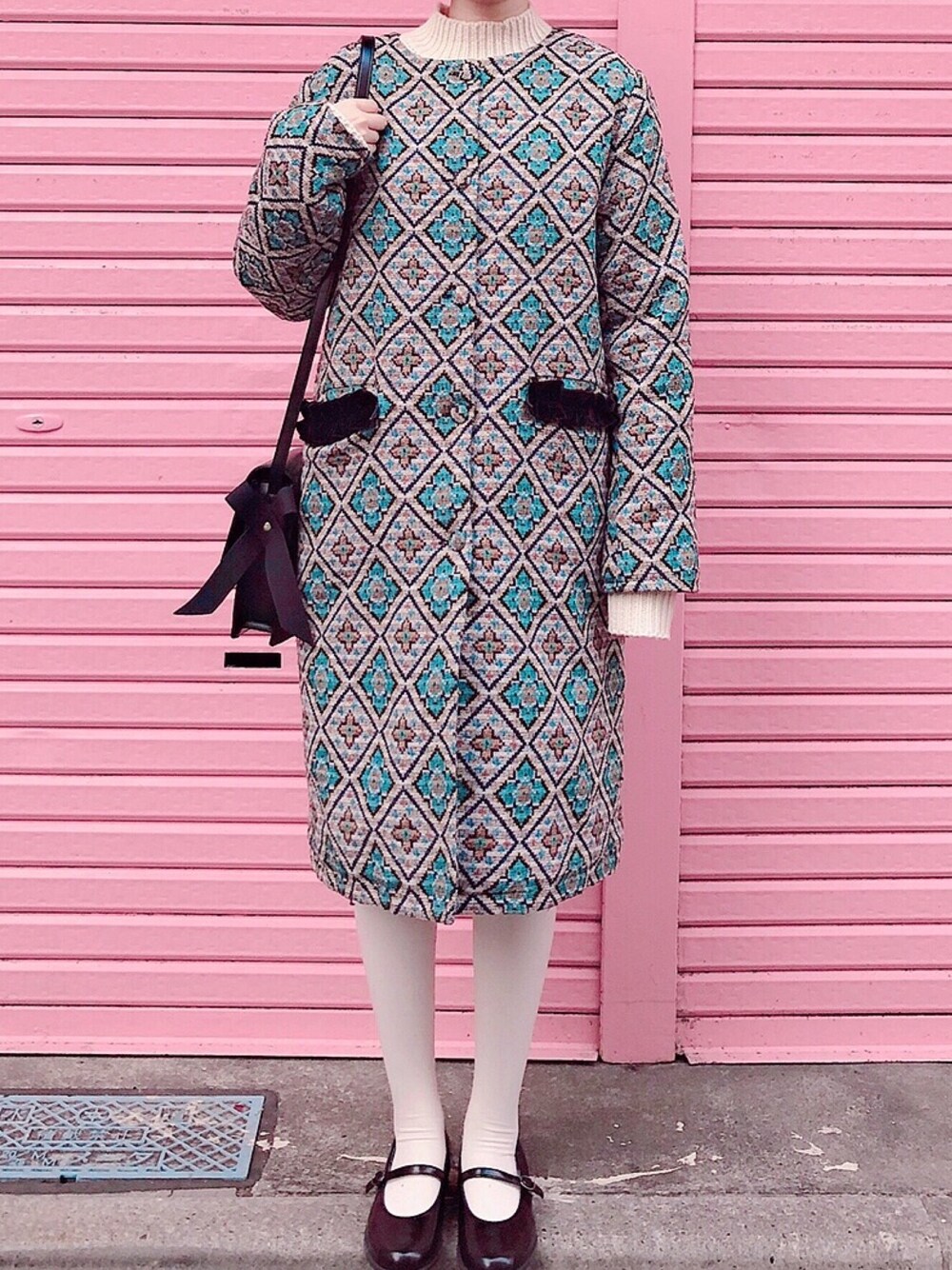 「merry jenny、メリージェニー、花柄、古着、高円寺、高円寺古着屋、古着コーデ、おしゃれさんと繋がりたい、古着好きな人と繋がりたい、古着女子」｜「merry jennyのパッチワークケーブルニットワンピース（ワンピース、ホワイト系）」を使った、shiyuriさん（レディース・160cm）の冬コーディネートの1枚目の写真