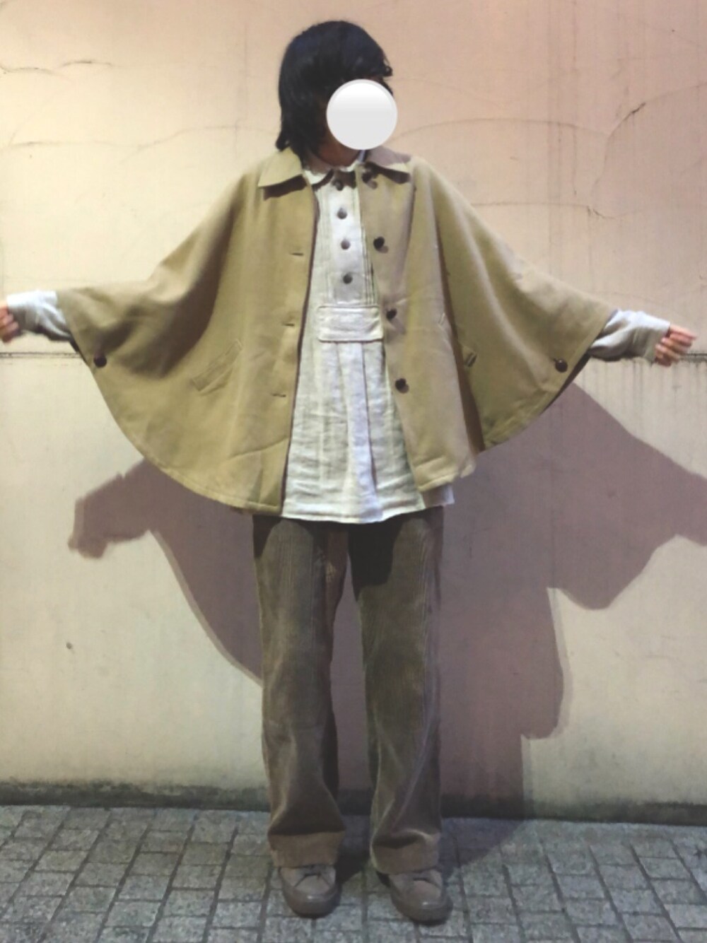 「ポンチョ、ユーロ古着、ユーロワーク、シャツスタイル、ベージュ、コーデュロイパンツ、アースカラー、おしゃれさんと繋がりたい、ワントーンコーデ、eddiebauer」｜「Eddie Bauerのアイテム（ポンチョ、ベージュ系）」を使った、Toppoさん（メンズ・180cm）の冬コーディネートの1枚目の写真