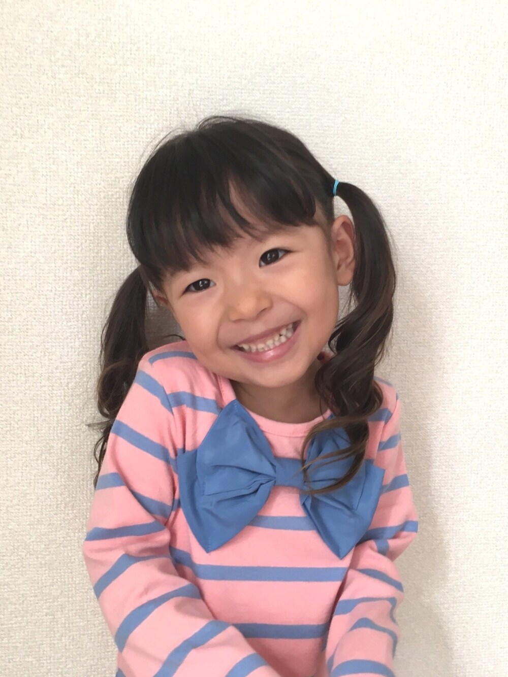 「キッズファッション、韓国子供服、子供服Bee、女の子、娘」｜「Bee des Beeの選べる6タイプの長袖トップス（Tシャツ/カットソー、ピンク系）」を使った、haru.mii.ariさん（キッズ・90cm）の秋コーディネートの1枚目の写真