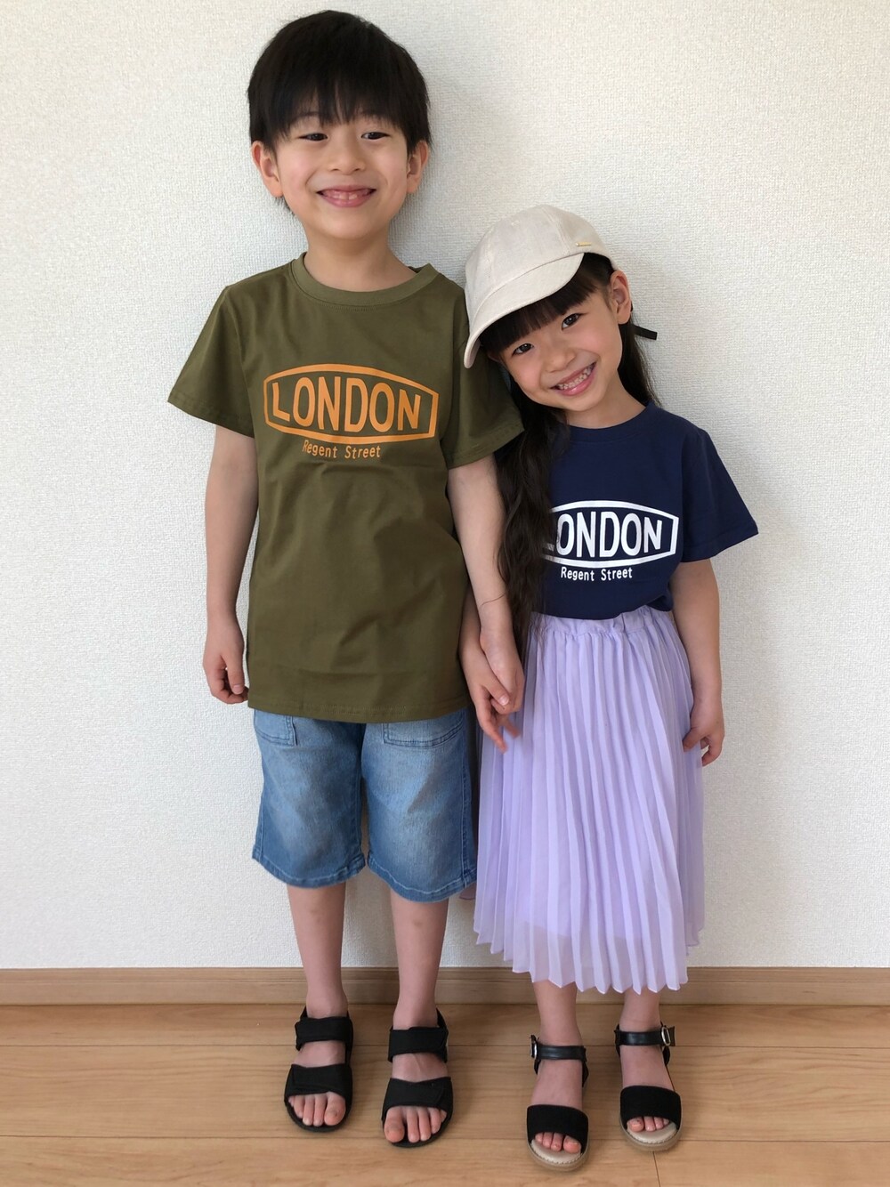 「プチプラ、ラクチンコーデ、プチプラコーデ、春夏コーデ、兄妹、兄妹コーデ、兄妹リンクコーデ、色違いコーデ、Beeフレンズ」｜「Bee des Beeの半袖プリントTシャツ（Tシャツ/カットソー、グリーン系）」を使った、haru.mii.ariさん（キッズ・110cm）の春コーディネートの1枚目の写真