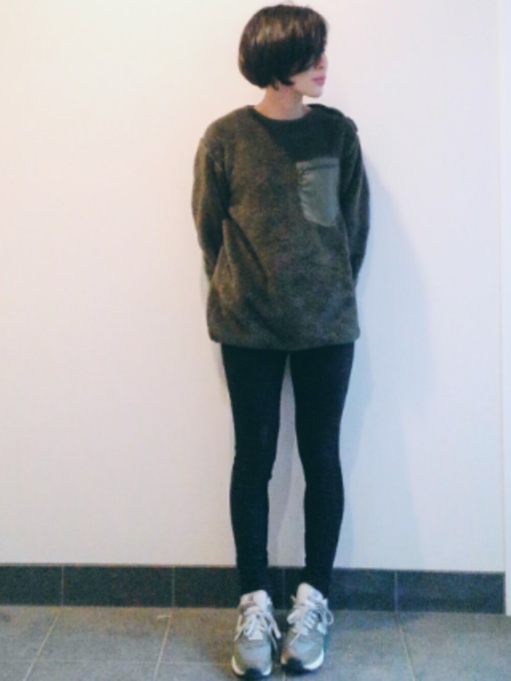 「フリース」｜「NEW BALANCEのアイテム（スニーカー、グレー系）」を使った、裕輔さん（レディース・161cm）の秋コーディネートの1枚目の写真