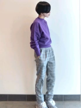 「styemixerのアイテム（スウェット、パープル系）」を使った、裕輔さん（レディース・161cm）の秋コーディネート