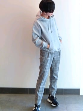 「CAPRICIEUX LE'MAGE（カプリシューレマージュ）のNEWイージータックパンツ（その他パンツ、グレー系）」を使った、裕輔さん（レディース・161cm）の秋コーディネート