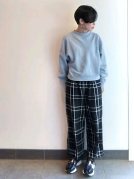 「AZUL by moussy（アズールバイマウジー）のCALIF チェックワイドパンツ（その他パンツ、ブラック系）」を使った、裕輔さん（レディース・161cm）の冬コーディネート