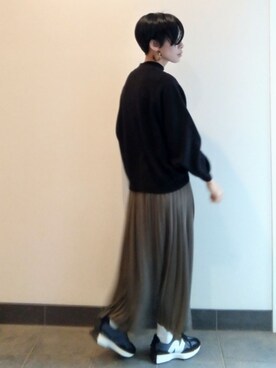 「SENSE OF PLACE by URBAN RESEARCH（センスオブプレイスバイアーバンリサーチ）の【一部カラーWEB先行販売】ストレッチモックネックセーター（ニット/セーター、ブラック系）」を使った、裕輔さん（レディース・161cm）の冬コーディネート