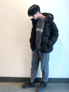 「FOG ESSENTIALS（エフオージーエッセンシャルズ）のESSENTIALS/エッセンシャルズ　クルーネックロゴニット（ニット/セーター、グレー系）」を使った、裕輔さん（レディース・161cm）の冬コーディネート