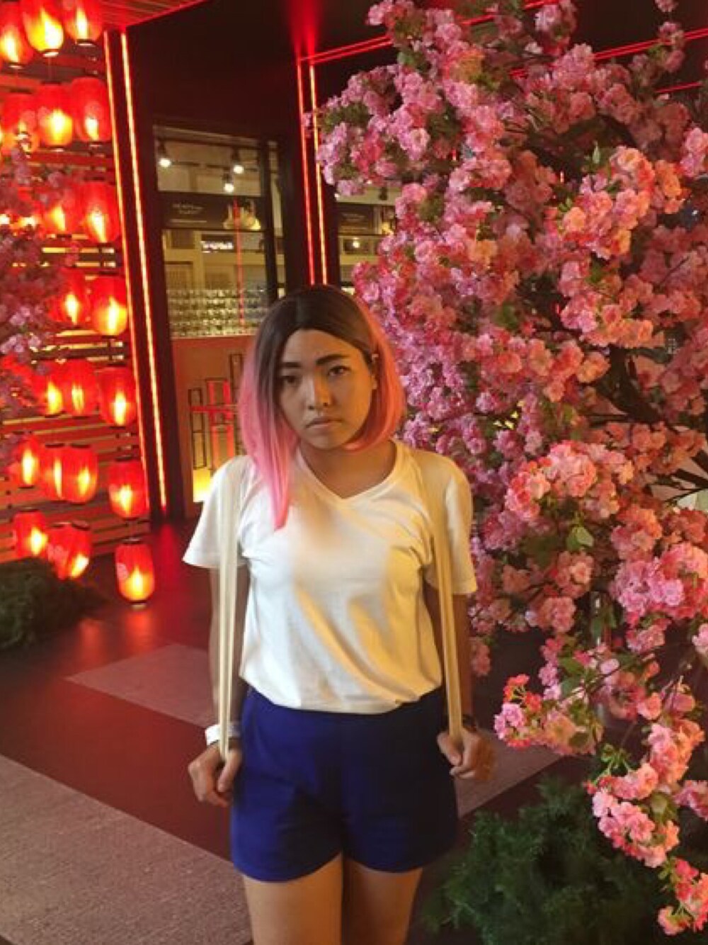 「girl、STYLE、blogger、VINTAGE、ALLWHITE、beach」｜「GIORDANOのアイテム（Tシャツ/カットソー、ホワイト系）」を使った、bweijieさん（レディース・170cm）の冬コーディネートの1枚目の写真
