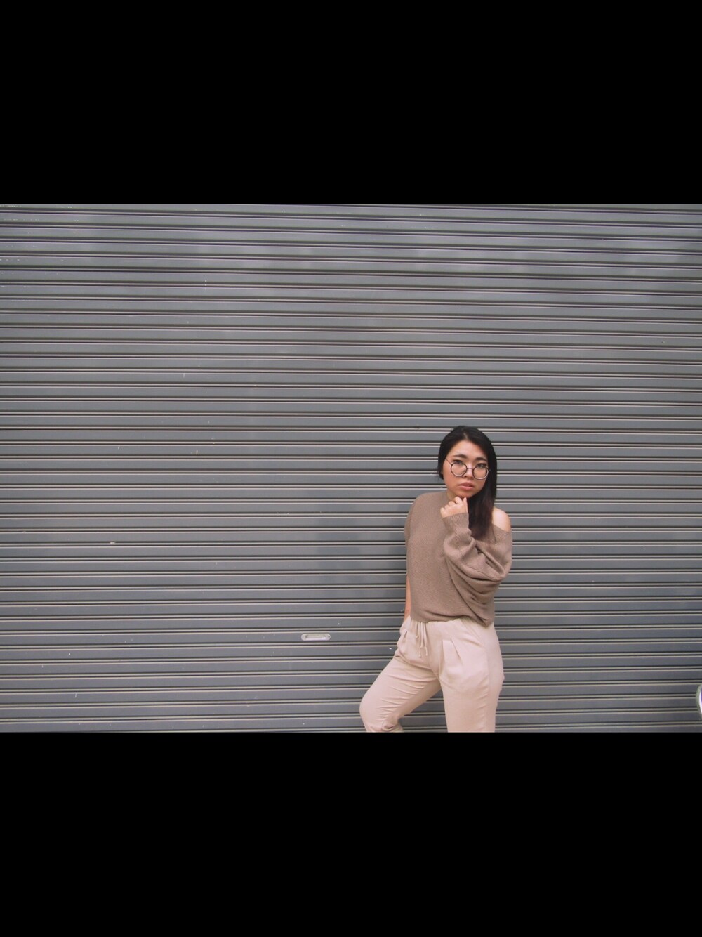 「chocoolate、VINTAGE、girl、STYLE、fashion、SABRINA、offshoulder」｜「modelanoのthis is like sabrina but it is not, very comfortable to wear, for cuttingannya not so bad and very useable for outwear in any condition（トップス、ブラウン系）」を使った、bweijieさん（レディース・170cm）の冬コーディネートの1枚目の写真