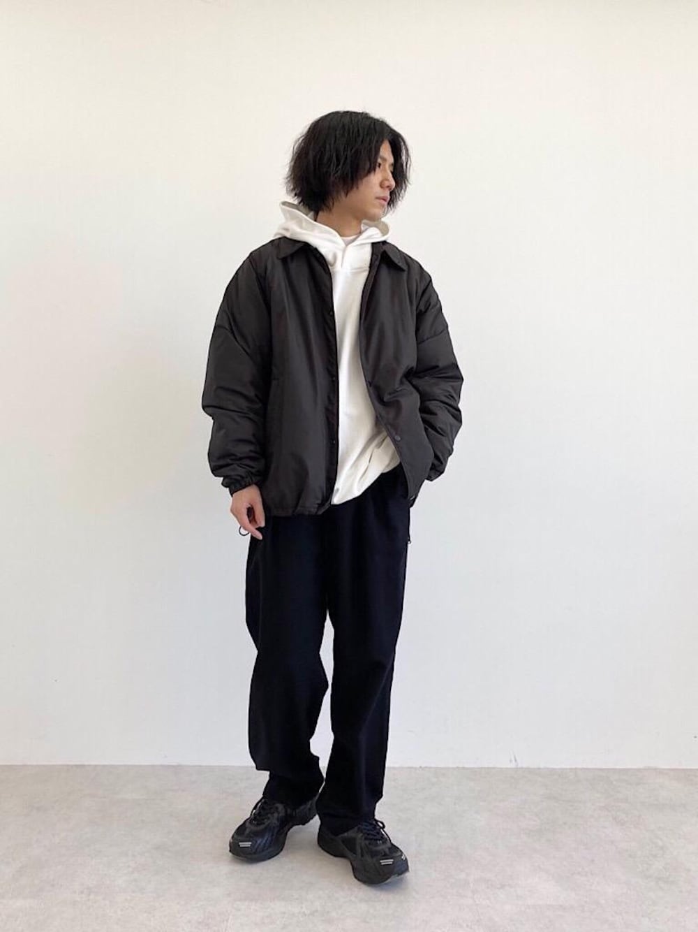 「スウェット、トレンド、モード、Tシャツ/カットソー、ぱんつ、あうたー」｜「CITENの＜CITEN（シテン）＞GIZAコットン スウェットフーディー パーカー（パーカー、ホワイト系）」を使った、Mizuki　Inoueさん（メンズ・173cm）の秋コーディネートの1枚目の写真
