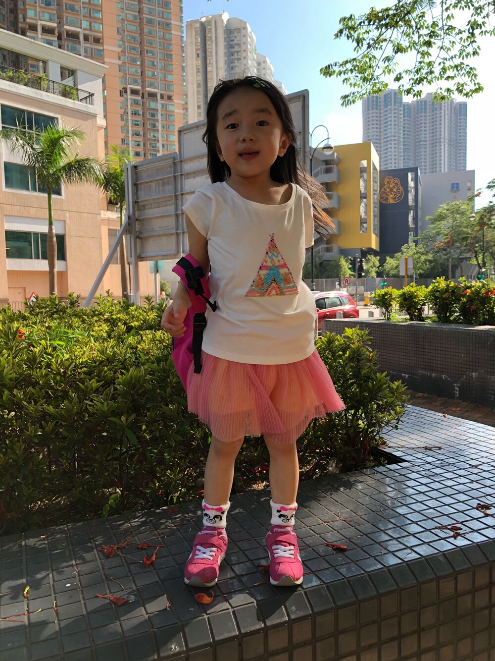 「billieblushのアイテム（Tシャツ/カットソー、ホワイト系）」を使った、YuriFannyKitさん（キッズ・100cm）の春コーディネートの1枚目の写真