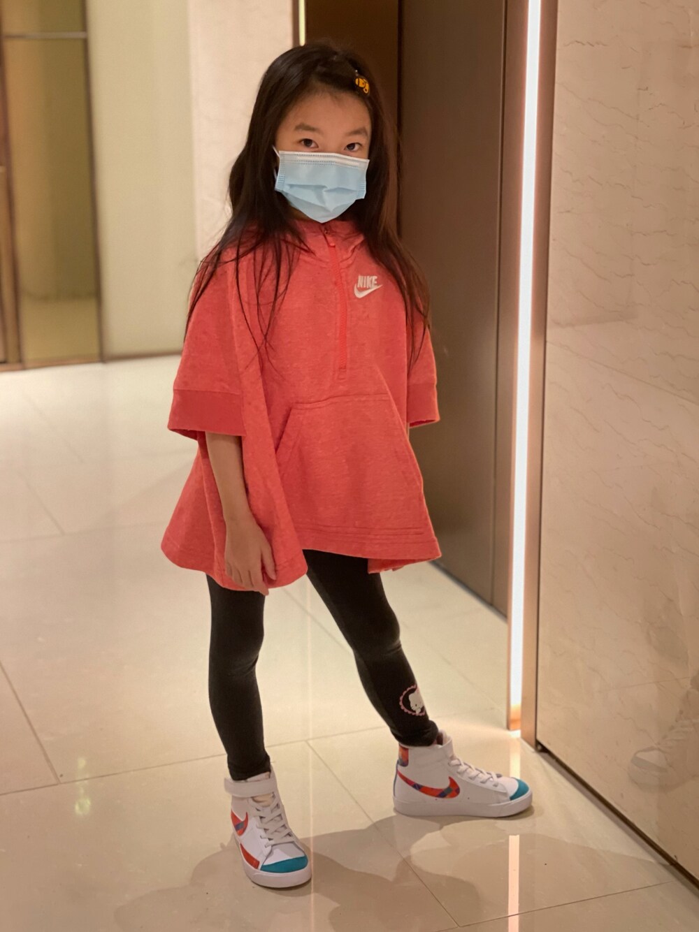 「NIKEのアイテム（Tシャツ/カットソー、レッド系）」を使った、YuriFannyKitさん（キッズ・110cm）の春コーディネートの1枚目の写真