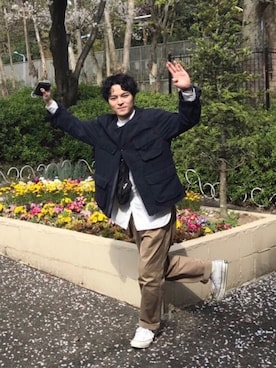 「ノーカラー」｜「アイテム（チノパンツ）」を使った、Yuta Sakamotoさん（メンズ・168cm）の春コーディネート