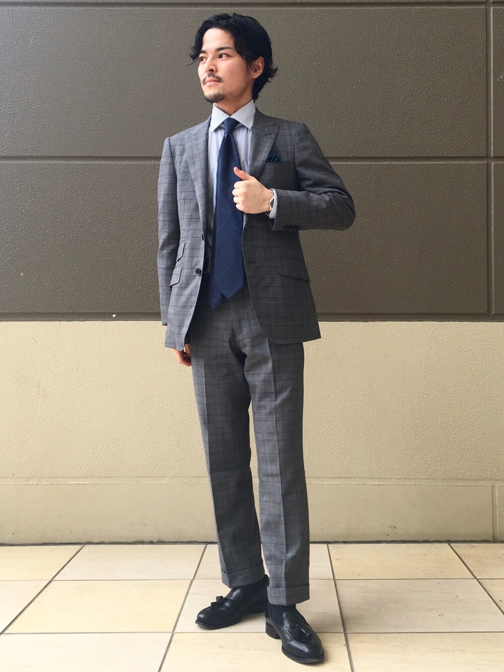 「green label relaxing、united arrows、altea、JALAN SRIWIJAYA、スーツスタイル、クラシック、ブリティッシュ、ローファー、グレンチェック、ootd」｜「green label relaxingのアイテム（スーツジャケット、グレー系）」を使った、Yuta Sakamotoさん（メンズ・168cm）の夏コーディネートの1枚目の写真