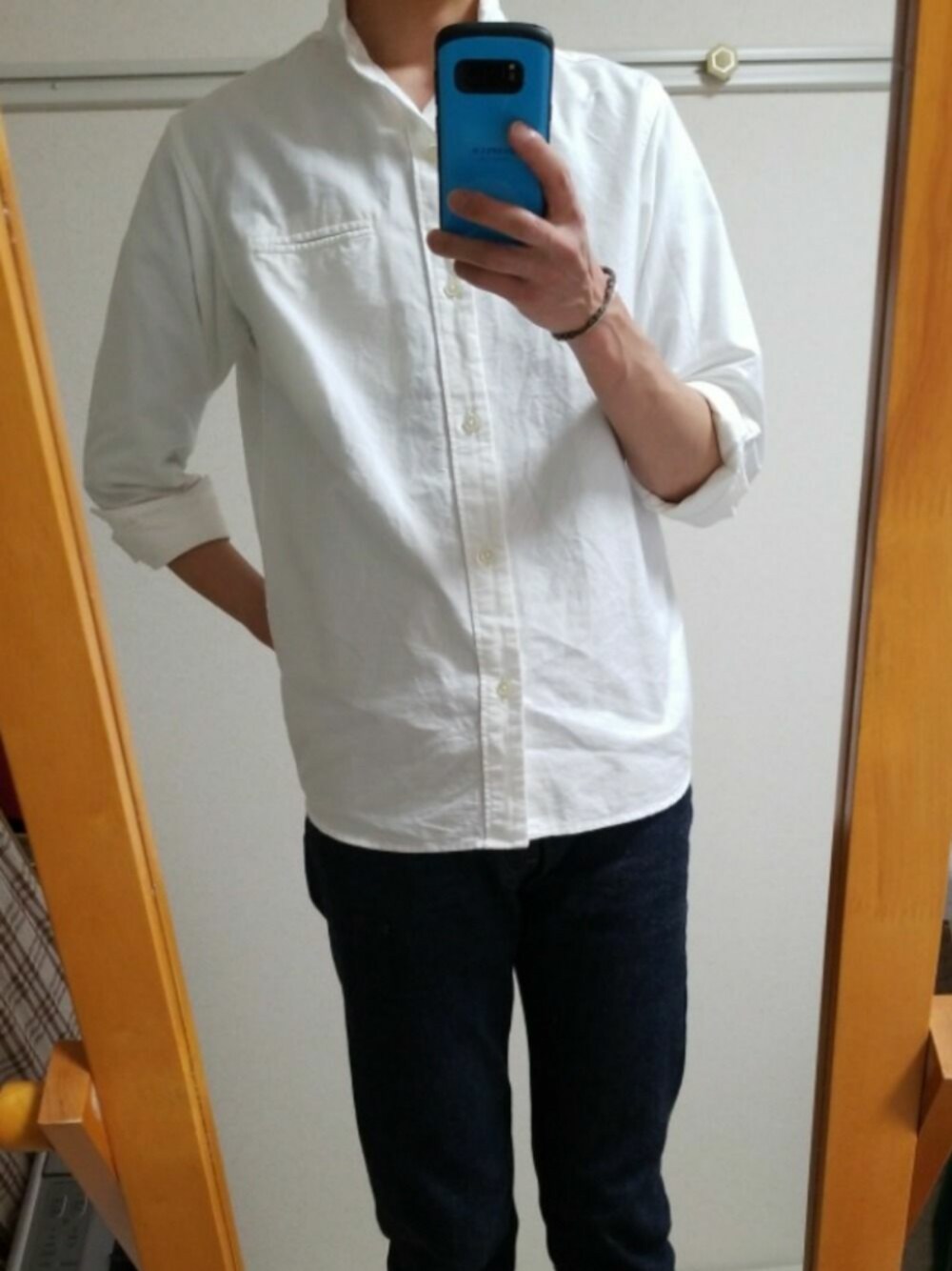 「nisicaのアイテム（シャツ/ブラウス、ホワイト系）」を使った、TAMさん（メンズ・187cm）の春コーディネートの1枚目の写真