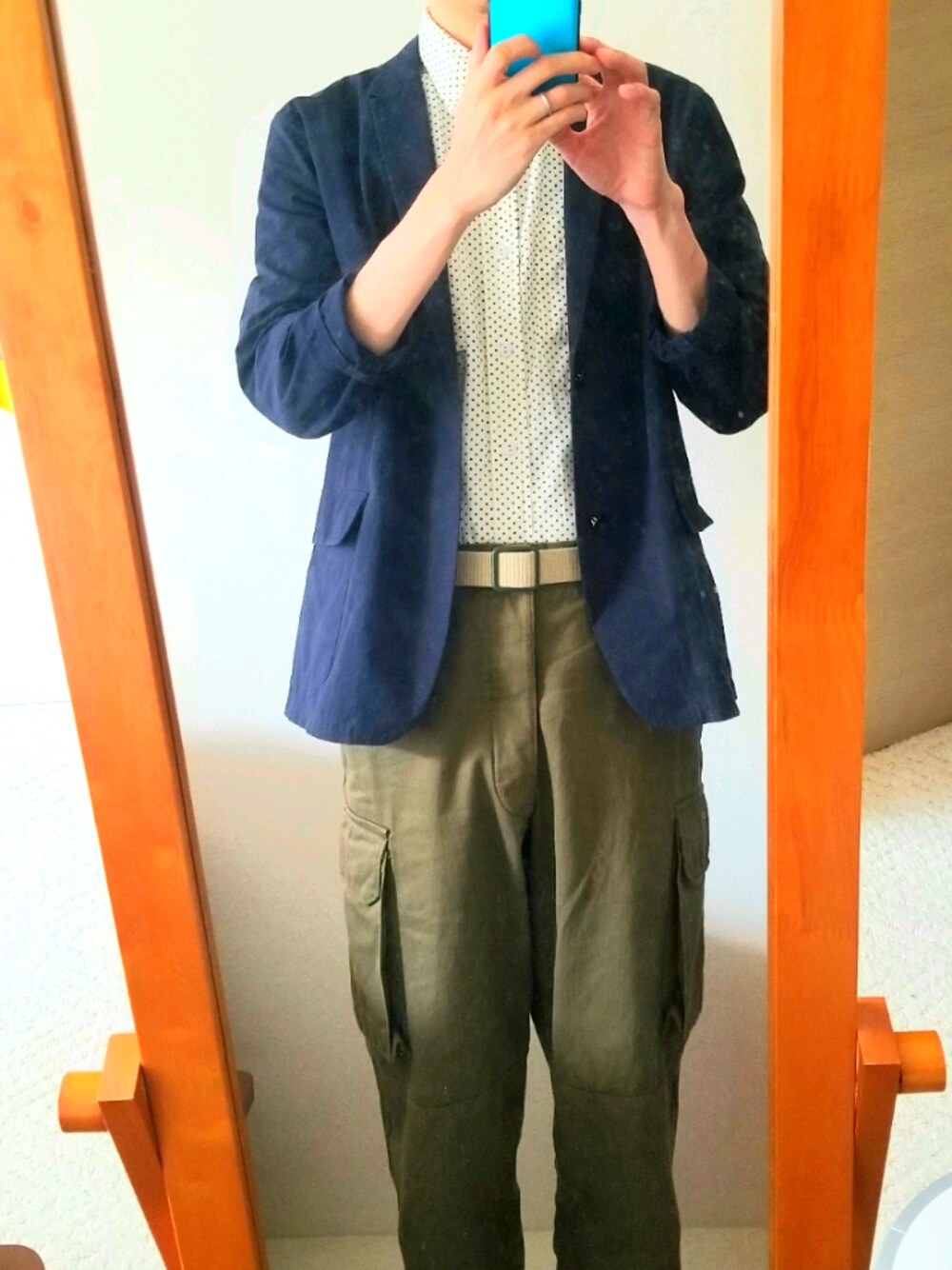 「VINTAGEのアイテム（カーゴパンツ、ブラウン系）」を使った、TAMさん（メンズ・187cm）の春コーディネートの1枚目の写真
