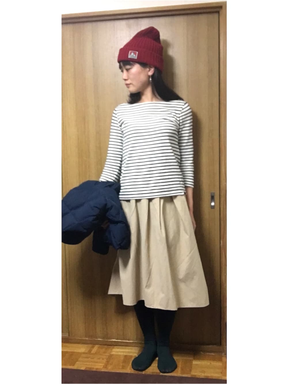 「春、ニット帽、ボーダー、ベージュ、ふんわりスカート、カラータイツ、コットンパール、キラキラ、お花見、白味噌スカート」｜「BEN DAVISの【BEN DAVIS】ワンポイントロゴコットンワッチ（ニットキャップ/ビーニー、レッド系）」を使った、くまこ…♋︎さん（レディース・167cm）の春コーディネートの1枚目の写真