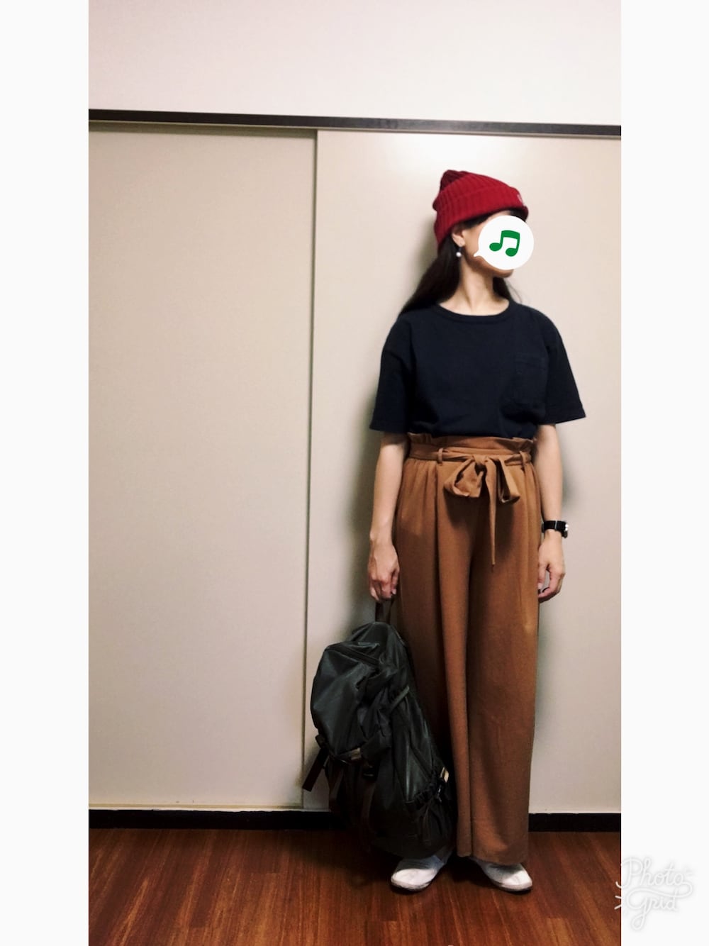 「ワイドパンツ、リボンベルト、秋色、フェススタイル、リュック、妊婦、ロックは胎教、ベージュ、メンズアイテム、チャンピオン」｜「BEN DAVISの【BEN DAVIS】ワンポイントロゴコットンワッチ（ニットキャップ/ビーニー、レッド系）」を使った、くまこ…♋︎さん（レディース・167cm）の夏コーディネートの1枚目の写真