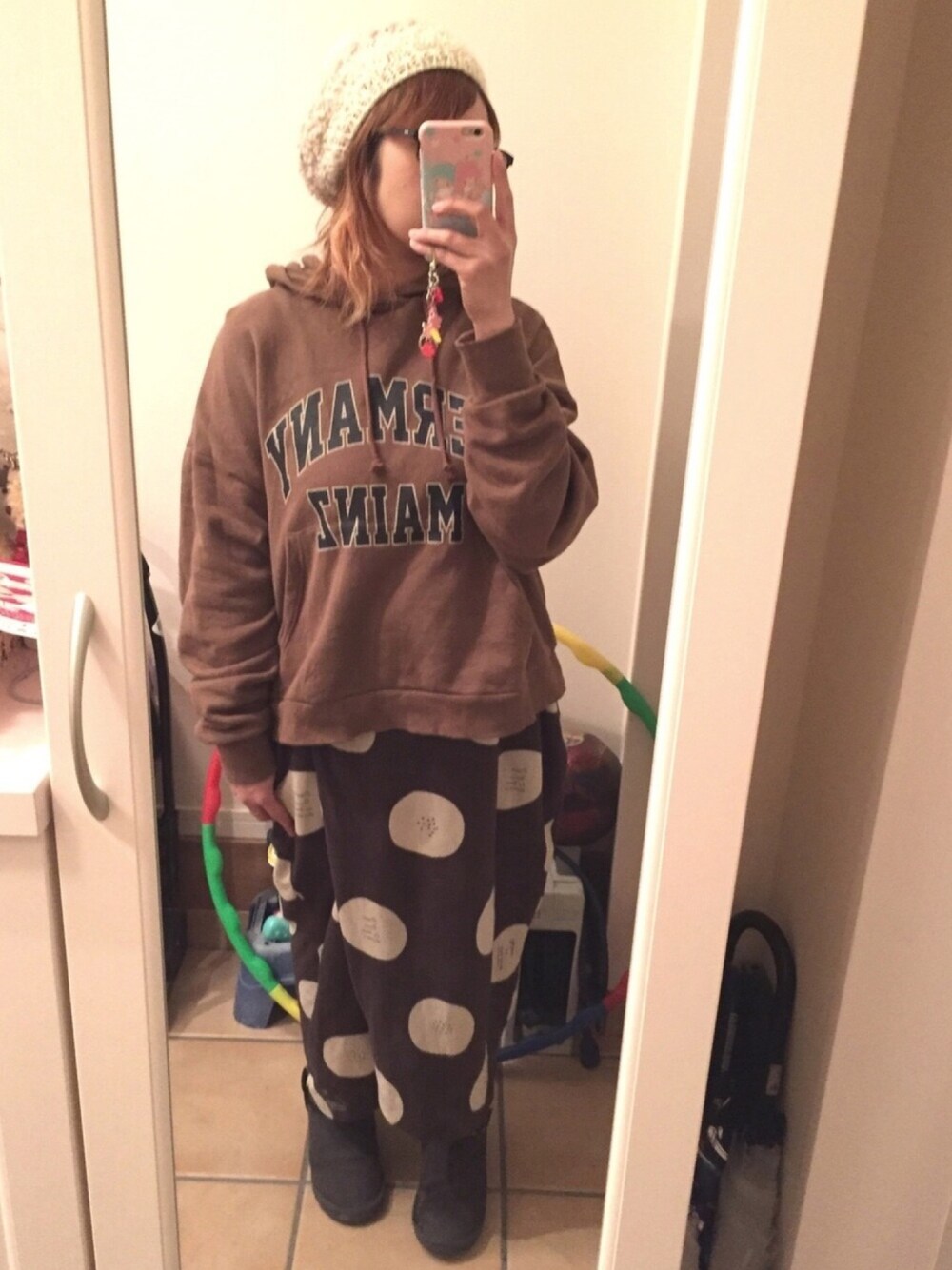 「おうちスタイル、ゆるコーデ、パーカー、SM2、低身長、おしゃれさんと繋がりたい」｜「Samansa Mos2のBIG裏毛パーカー（Tシャツ/カットソー、ブラウン系）」を使った、Sayuさん（レディース・153cm）の冬コーディネートの1枚目の写真