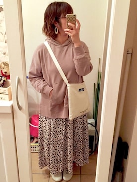 「SEVENDAYS=SUNDAY（セブンデイズサンデイ）のアイテム（パーカー）」を使った、Sayuさん（レディース・153cm）の冬コーディネート