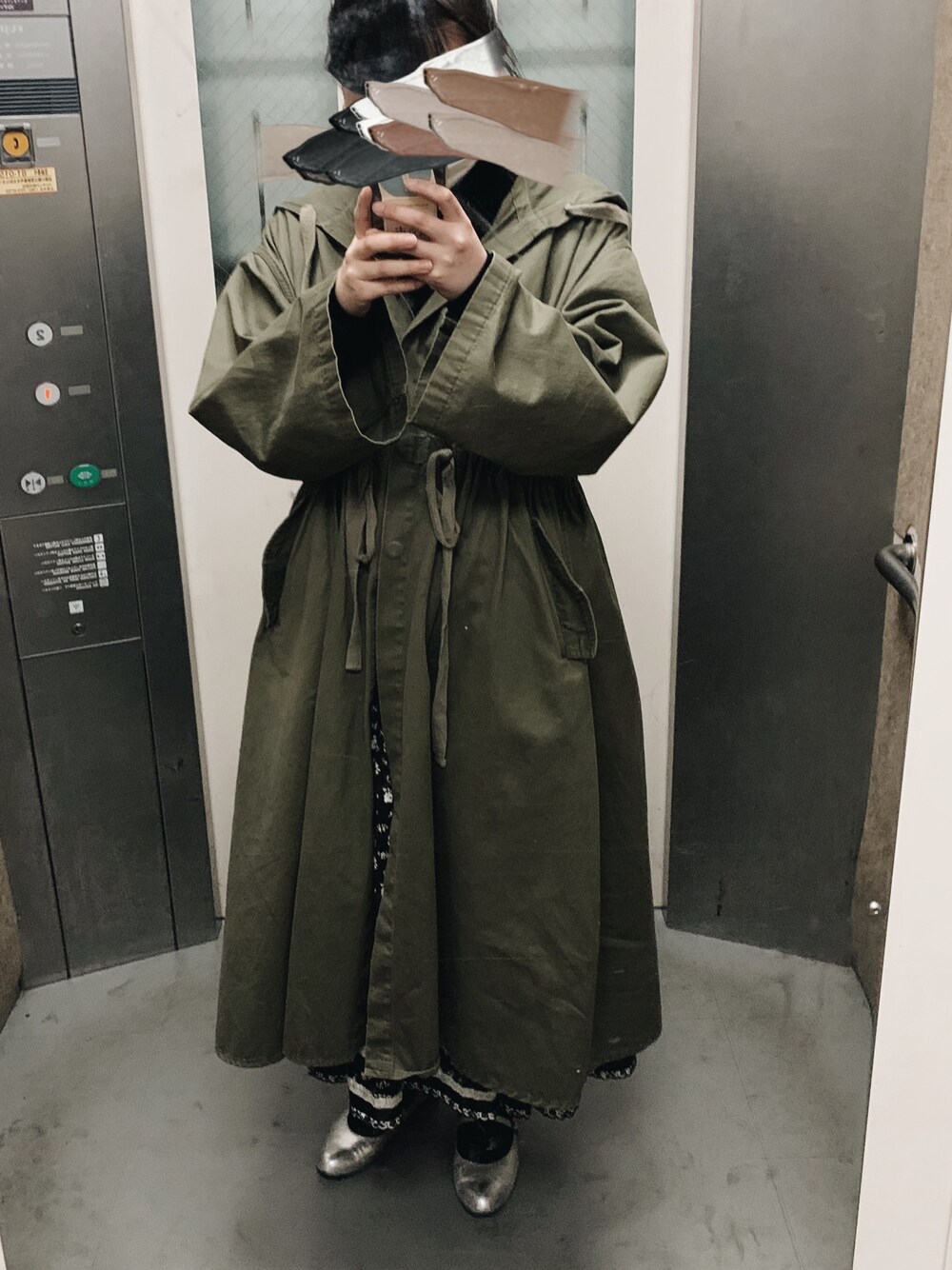 「巻きスカート、ラップスカート、民族衣装、vintage、ヴィンテージ、フランス古着、ヨーロッパ古着、アメリカ古着、古着」｜「KBFのBIGフーディコート（その他アウター、グリーン系）」を使った、３９さん（レディース・160cm）の冬コーディネートの1枚目の写真