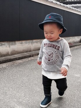 「babygap」｜「アイテム（スウェット）」を使った、みんなのお師匠。さん（キッズ・70cm）の冬コーディネート