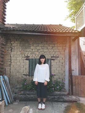 「adidas（アディダス）のアイテム（スニーカー、ホワイト系）」を使った、Jhang Fongさん（レディース）の冬コーディネート