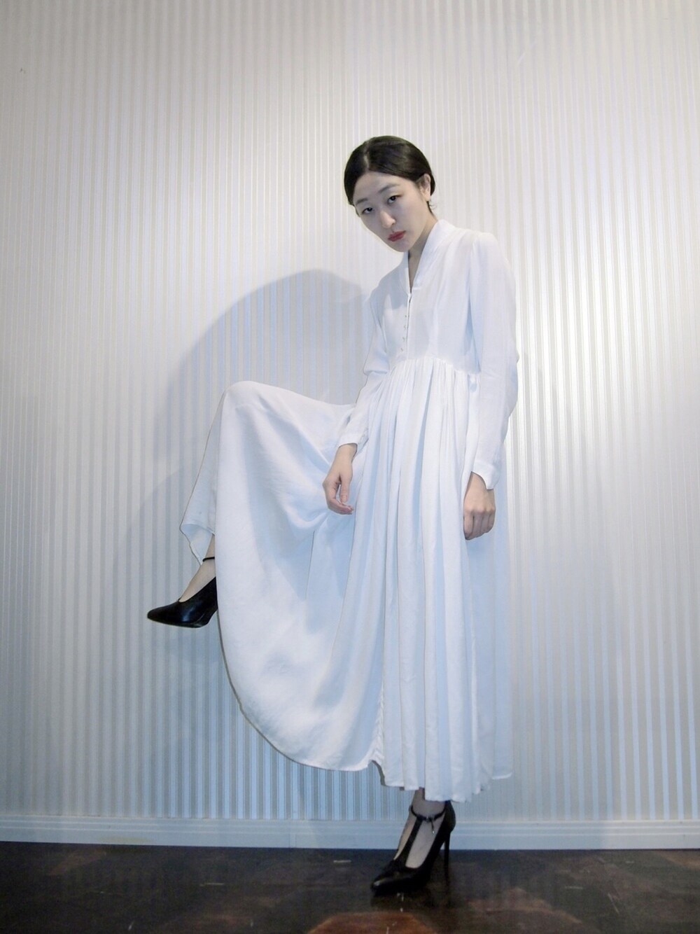 「Sister(vintage)のアイテム（ワンピース/ドレス、ホワイト系）」を使った、小林布結里さん（レディース・165cm）の冬コーディネートの1枚目の写真