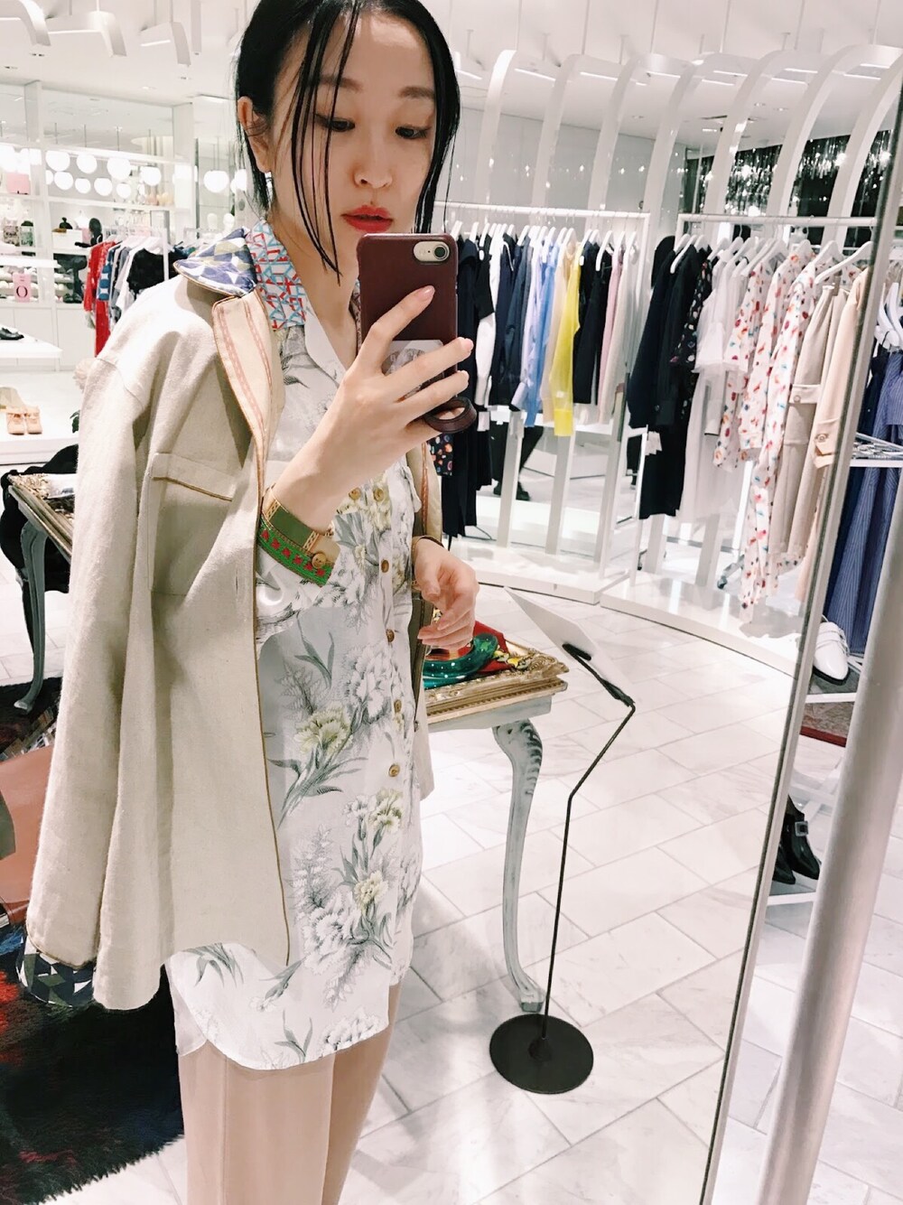 「MAdéshabillé、伊勢丹、花柄」｜「MA déshabilléのアイテム（トップス、その他）」を使った、小林布結里さん（レディース・165cm）の春コーディネートの1枚目の写真